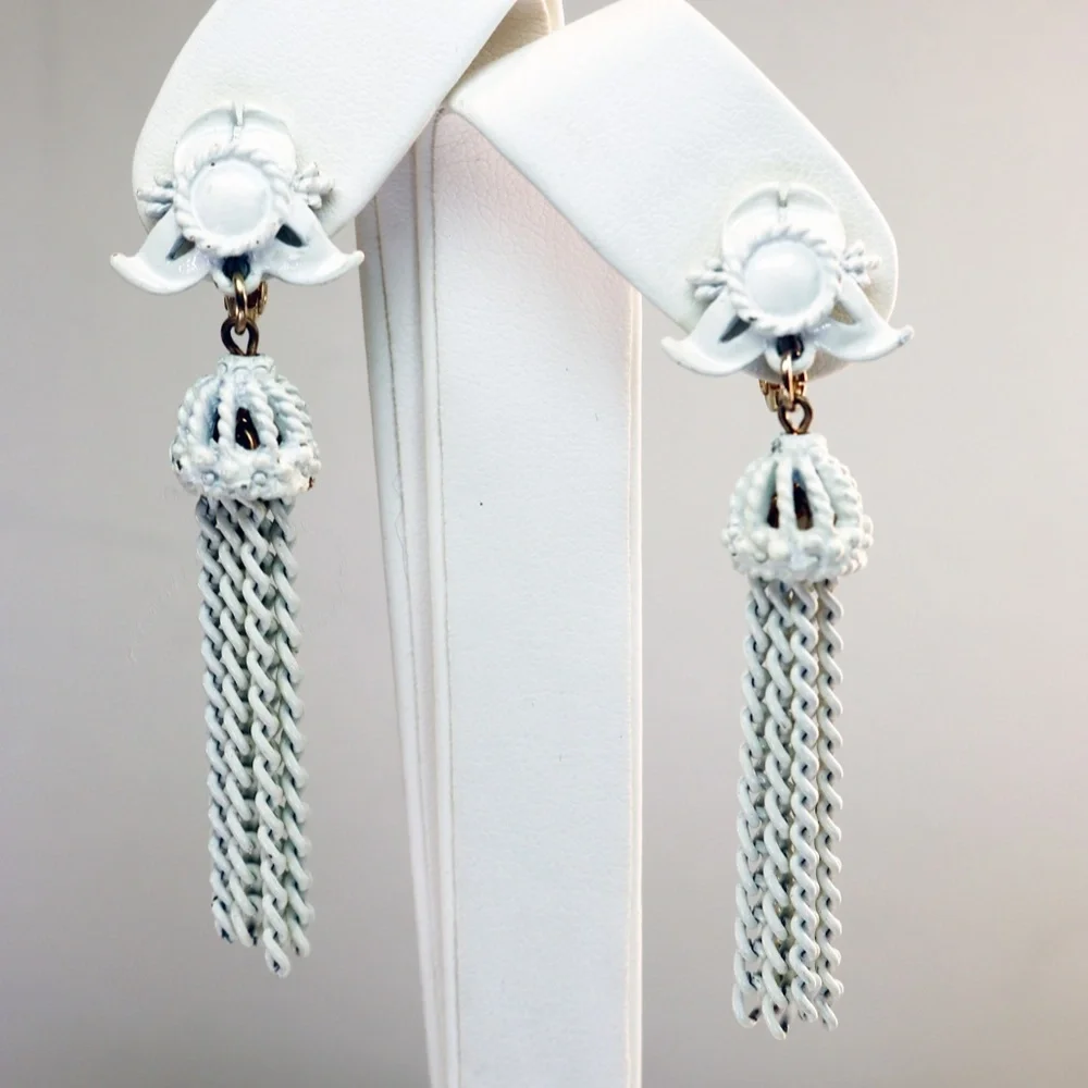Vintage Monet "White Lace" Necklace & Earrings - Picture 4 of 11